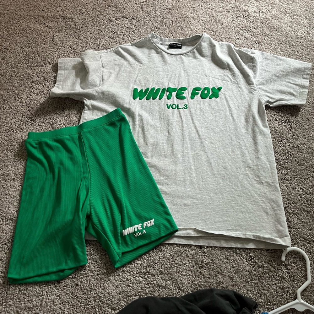 White fox lounge set